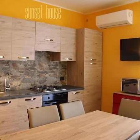 Sunset House Apartment